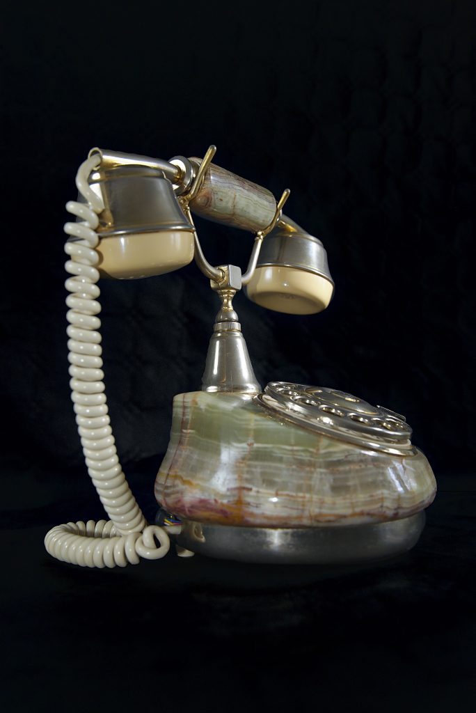 Vieux téléphone en onyx