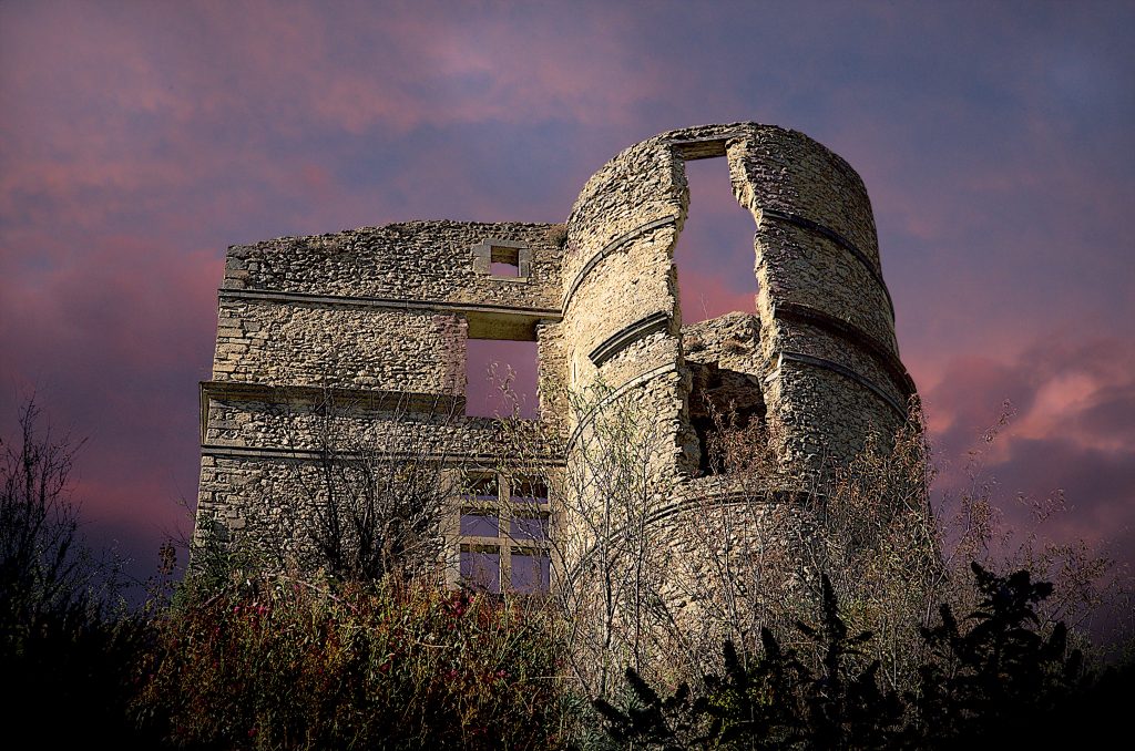 Chateau en ruine, Drôme provençale, donjon