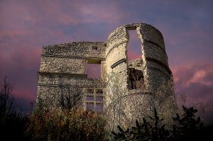 Chateau en ruine, Drôme provençale, donjon