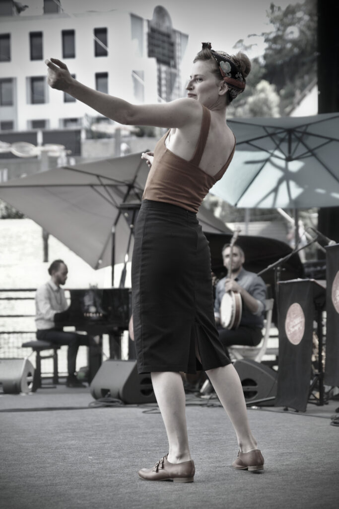 Danseuse et chanteuse des années 40 au festival de Vienne