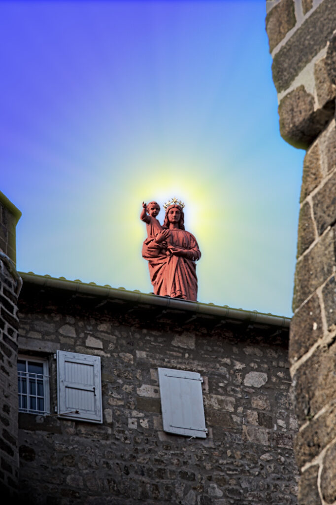 Auréole de sainteté sur la Vierge Marie au Puy en Velay