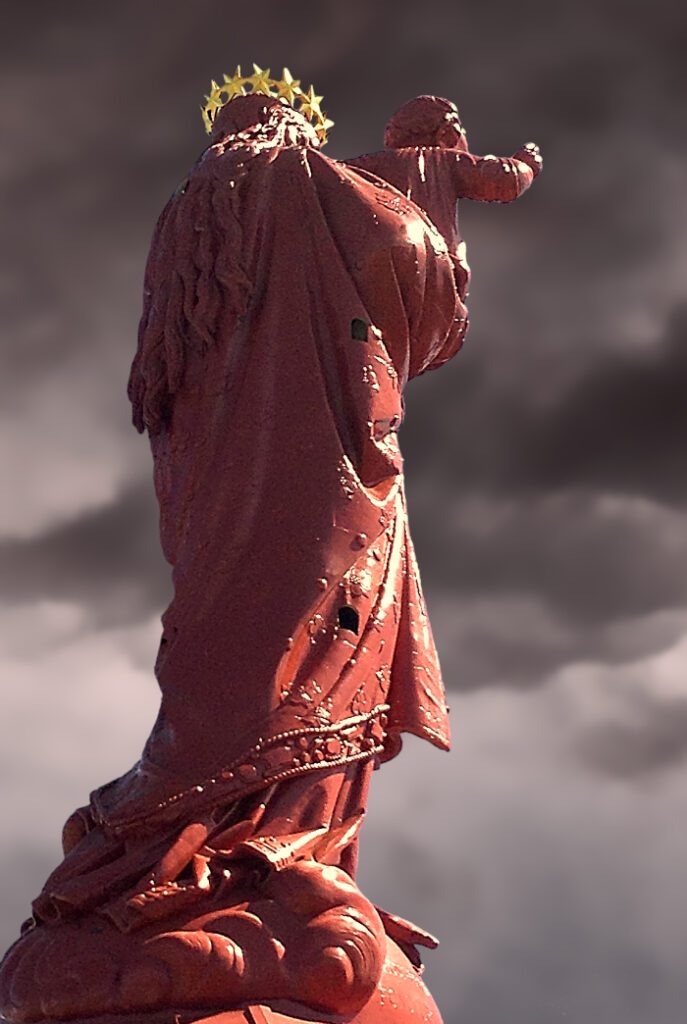 Statue de la Vierge Marie au Puy en Velay