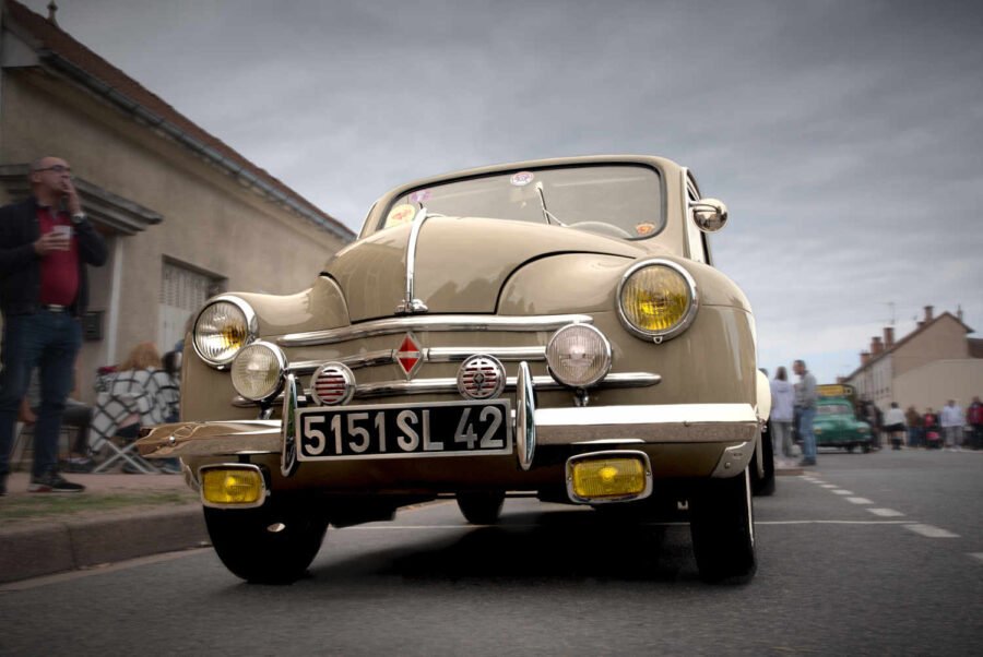 Calandre d'une 4 chevaux des années soixante