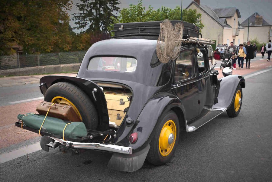 une traction pleine de bagages et tout le materiel de peche