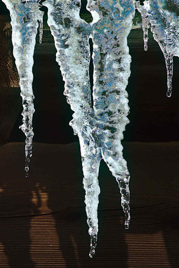 stalactites qui ressemblent a des jambes de danseuse