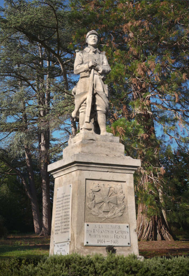 Statue d'un soldat de la première guerre mondiale